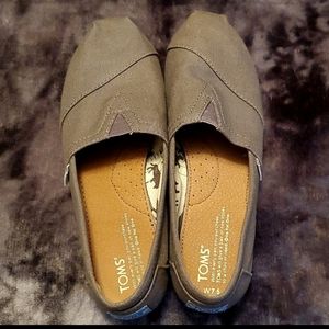 TOMS shoes, size 7.5